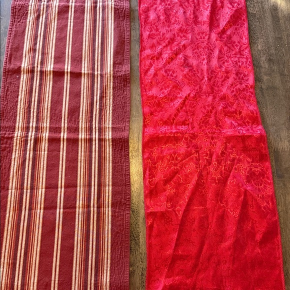 Elegant Red Table Runner Set - Picture 3 of 3